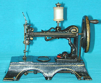 "La Favourite" toy sewing machine.